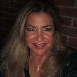 Meet your Posher, Dana